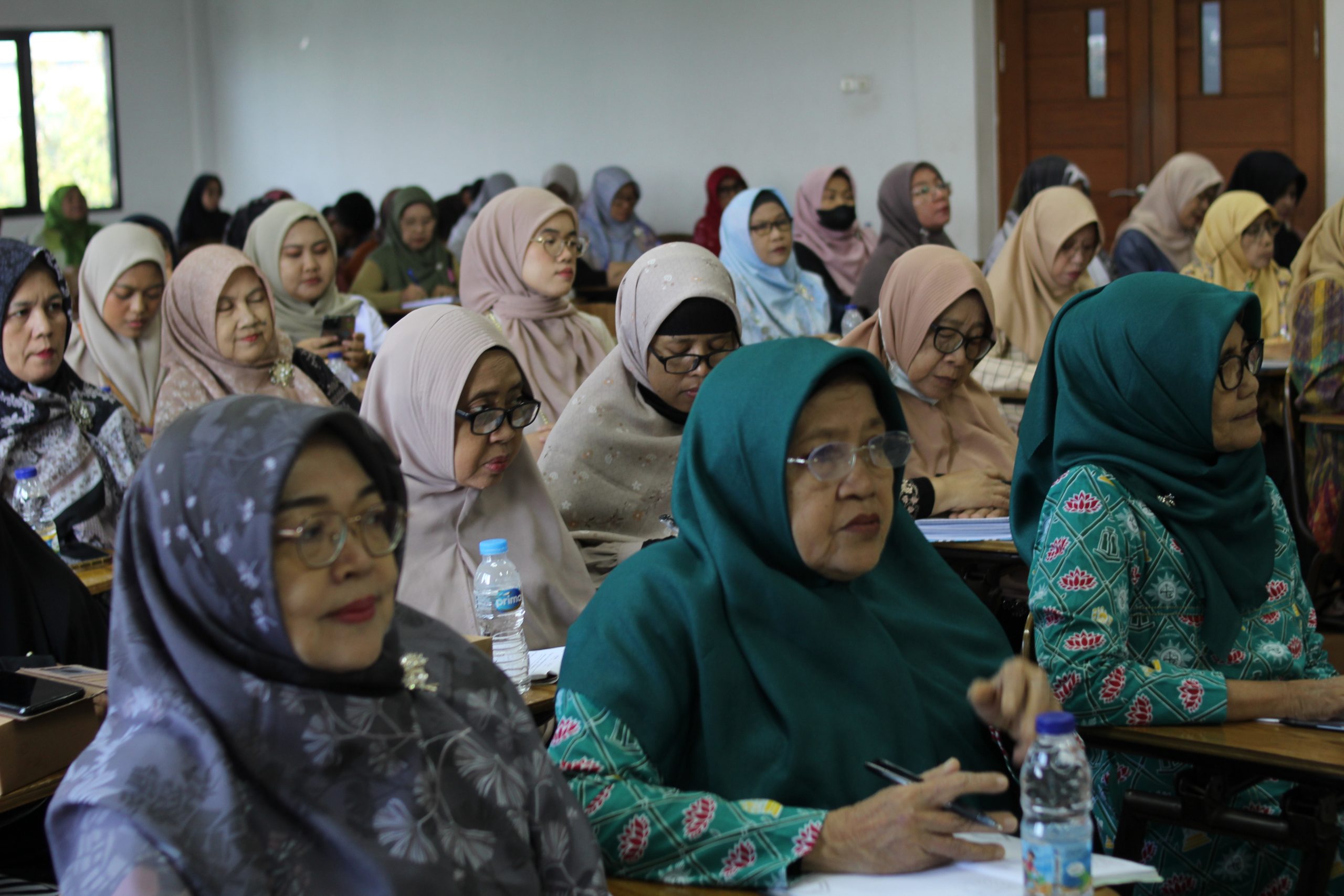 Seminar Makanan Halal UNISMA Bekasi Edukasi untuk Ibu Cerdas dan Peran Kampus dalam Pendidikan di Bekasi (5) Seminar Makanan Halal UNISMA Bekasi Edukasi untuk Ibu Cerdas dan Peran Kampus dalam Pendidikan di Bekasi (5)