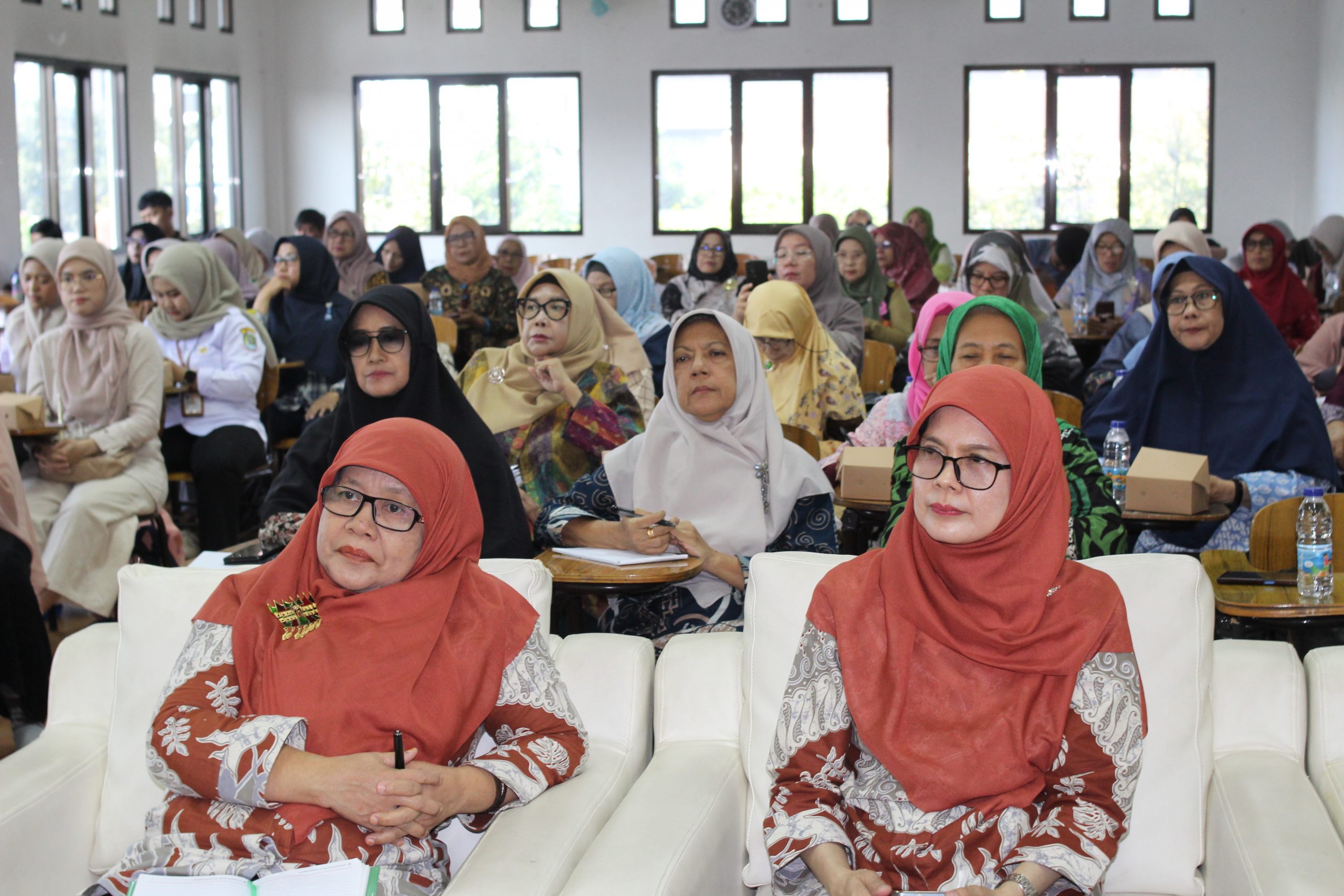 Seminar Makanan Halal UNISMA Bekasi Edukasi untuk Ibu Cerdas dan Peran Kampus dalam Pendidikan di Bekasi (6) Seminar Makanan Halal UNISMA Bekasi Edukasi untuk Ibu Cerdas dan Peran Kampus dalam Pendidikan di Bekasi (6)
