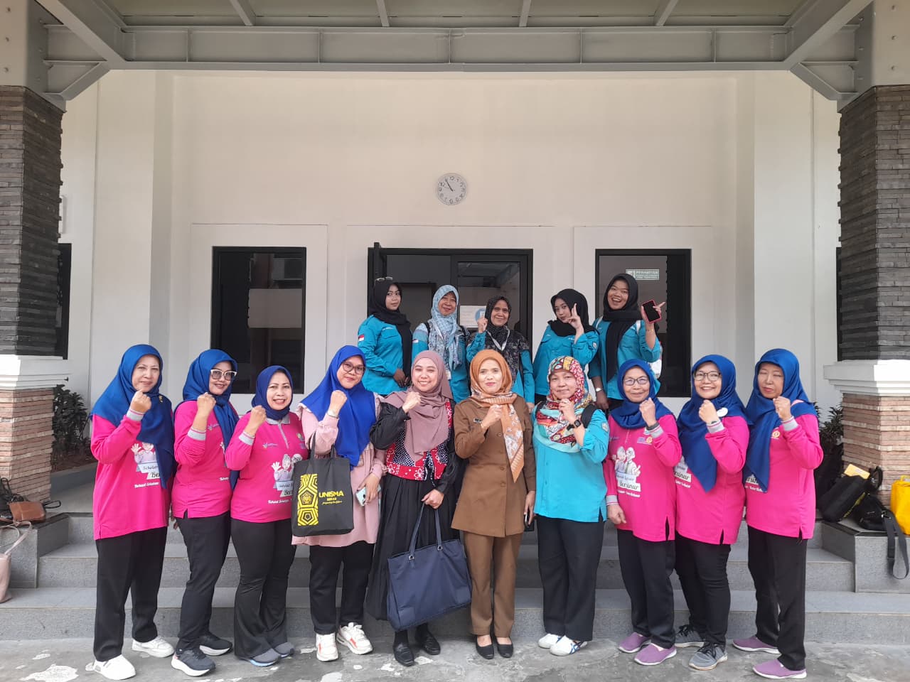 Sekolah Lansia BERSINAR Kota Bekasi bersama UPTD Pengendalian Penduduk Kec. Bekasi Selatan Gelar Edukasi Makanan Bergizi Kesehatan Lansia di kampus UNISMA Bekasi (1) Sekolah Lansia BERSINAR Kota Bekasi bersama UPTD Pengendalian Penduduk Kec. Bekasi Selatan Gelar Edukasi Makanan Bergizi Kesehatan Lansia di kampus UNISMA Bekasi (1)
