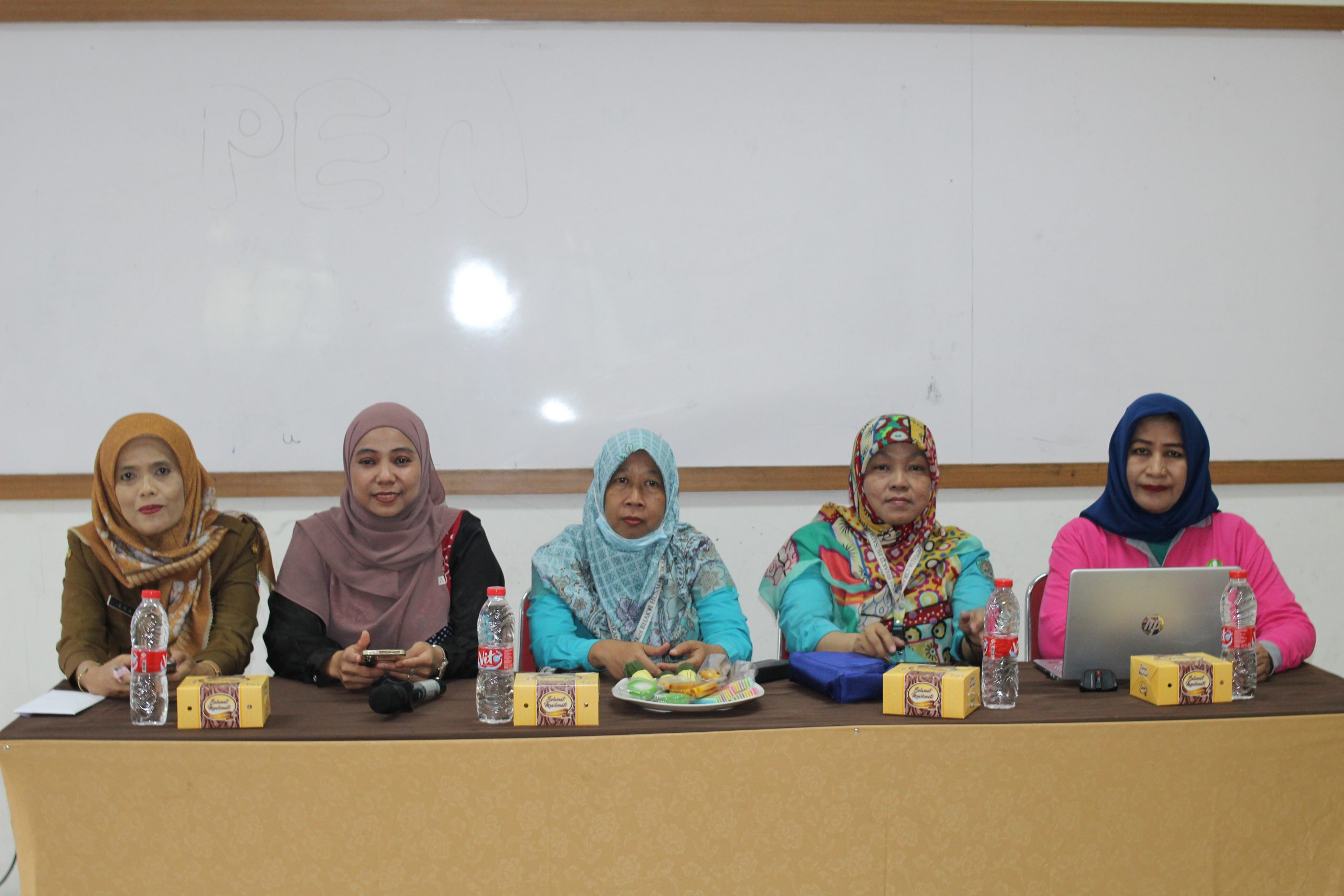 Sekolah Lansia BERSINAR Kota Bekasi bersama UPTD Pengendalian Penduduk Kec. Bekasi Selatan Gelar Edukasi Makanan Bergizi Kesehatan Lansia di kampus UNISMA Bekasi (3) Sekolah Lansia BERSINAR Kota Bekasi bersama UPTD Pengendalian Penduduk Kec. Bekasi Selatan Gelar Edukasi Makanan Bergizi Kesehatan Lansia di kampus UNISMA Bekasi (3)